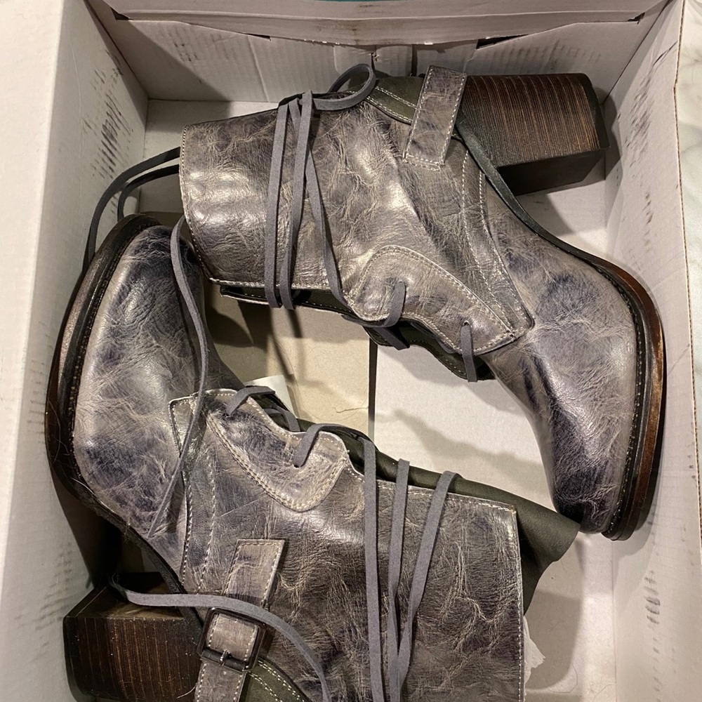 MAURICES BOOTIES !